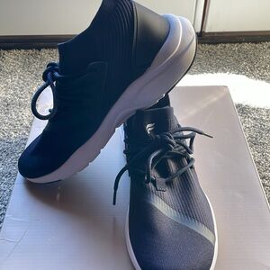 Fabletics lightweight running shoes✨Rarely worn; in excellent condition!
